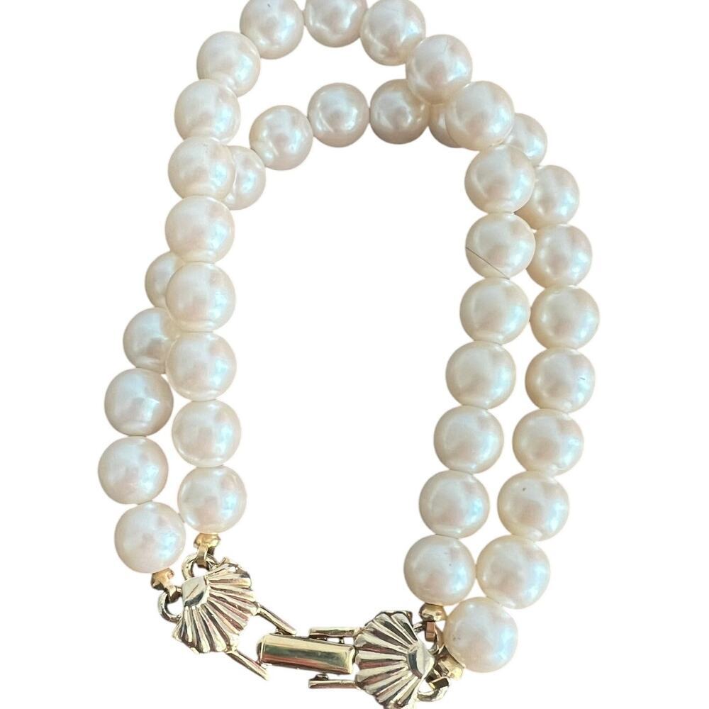 Vintage double strand (faux?) pearl bracelet w gold tone shell fold over clasp